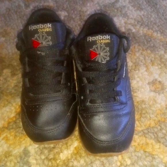 Reebok | Shoes | 7c Reebok Classic Black Leather With Gum Bottom | Poshmark